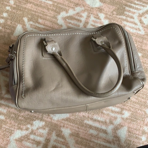 Danier leather handbag taupe - Picture 8 of 8